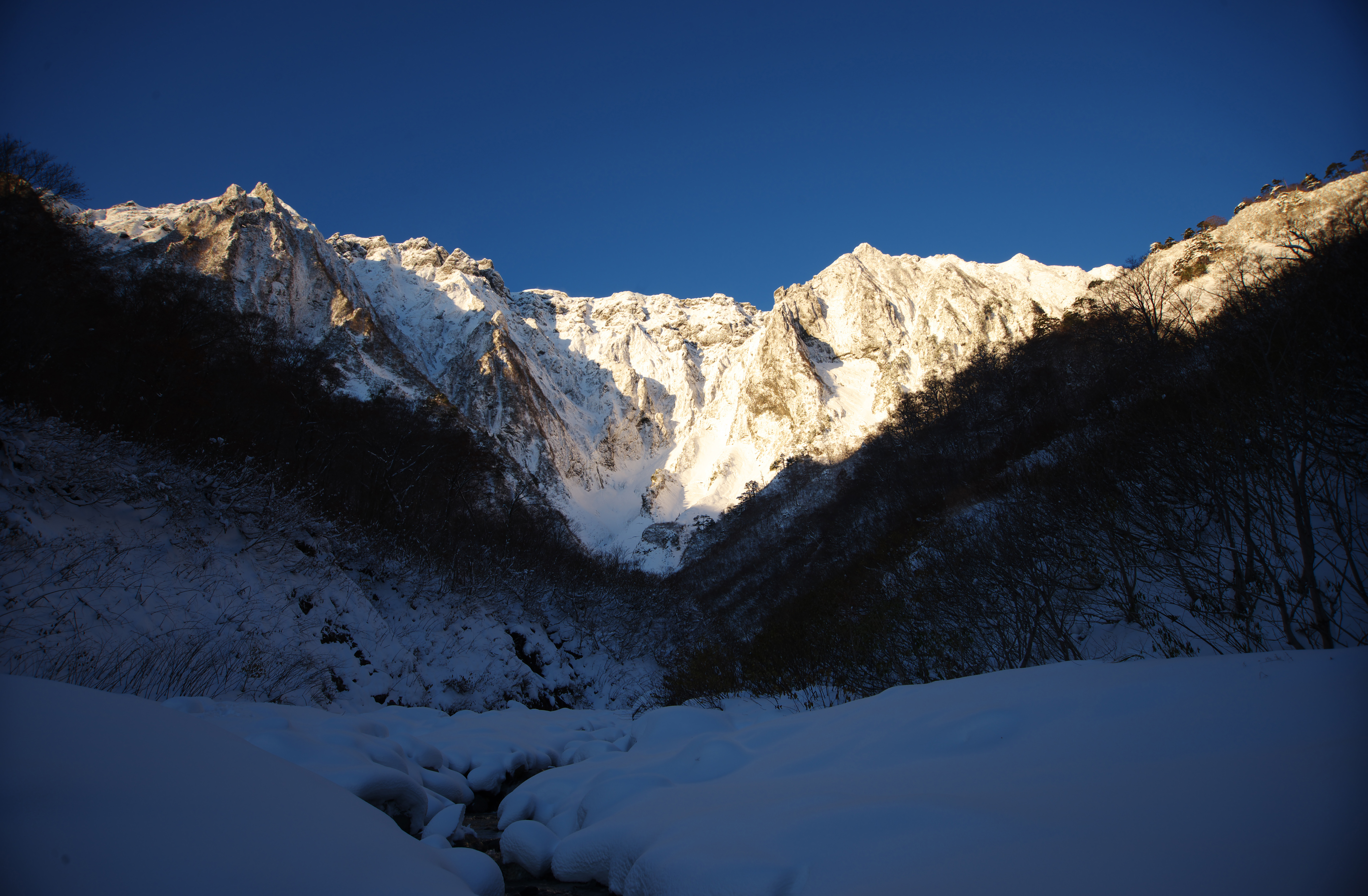 日本百名山の一つ、谷川岳。ロープウェイで15分の天神平スキー場も人気　写真提供：みなかみ町観光協会