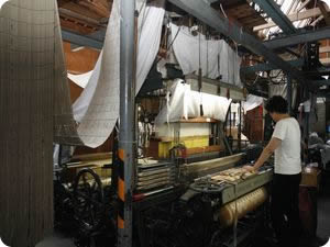 （資）後藤　織物工場内織機