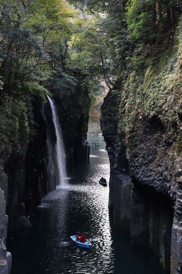 真名井の滝が神秘的な魅力を高める高千穂峡