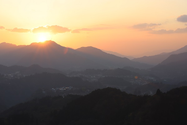 国見ヶ丘展望台から見る日の出
